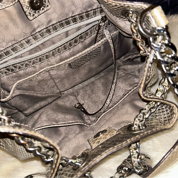 Michael Kors FRANKIE Embossed
Leather Glossy Silver Metallic Python
Bucket Bag - Picture 11 of 16